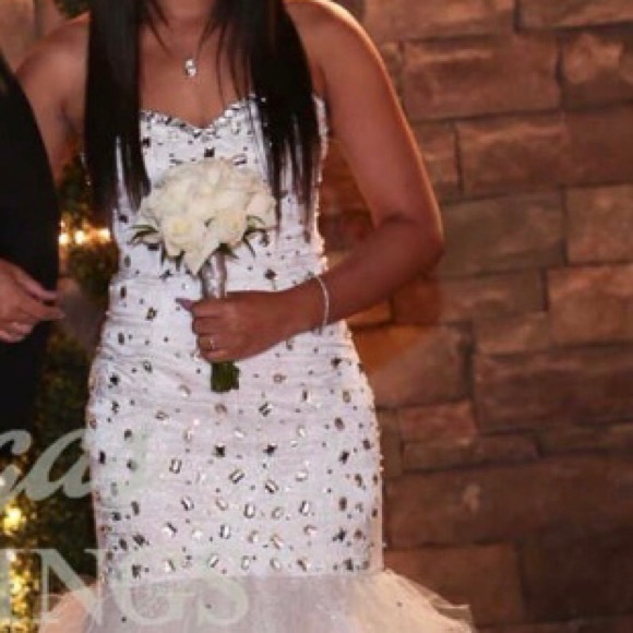 White Mermaid wedding dress - Picture 5 of 7